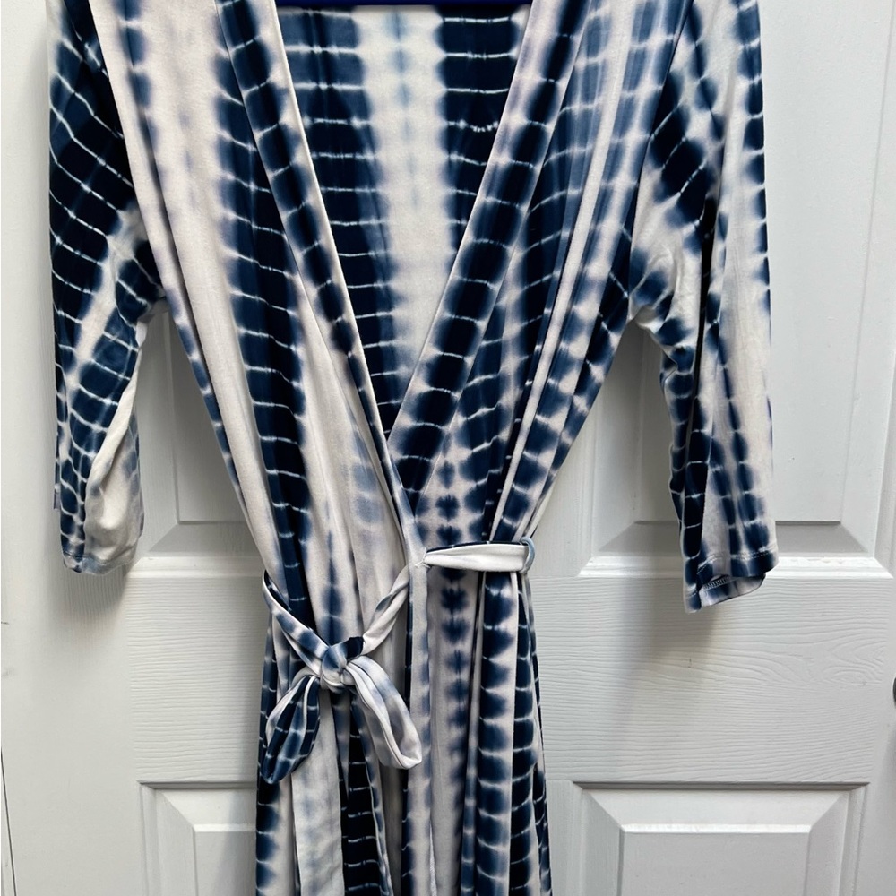 Milkmaid goods medium VGUC robe